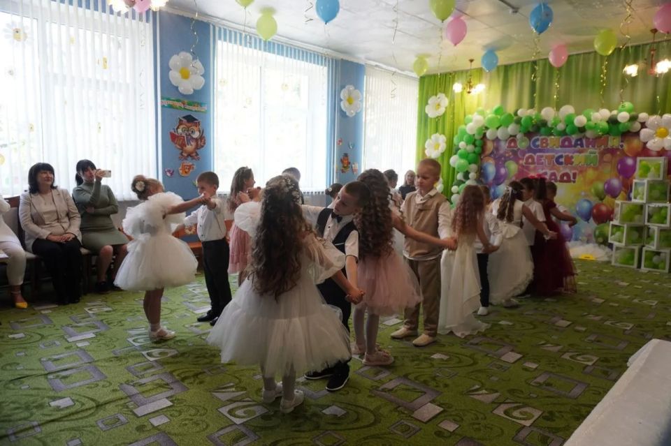 Заместитель Главы Администрации Володарского муниципального округа Салько Алина Викторовна посетила выпускной в ГБДОУ "Володарский детский сад №2 "Ромашка" Заместитель Главы Администрации Володарского муниципального округа Салько Алина Викторовна посетила выпускной в ГБДОУ "Володарский детский сад №2 "Ромашка"