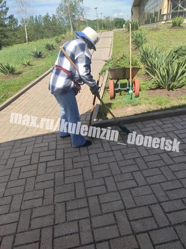 В преддверии прекрасного праздника – Дня защиты детей – сотрудники Дирекции парков продолжают активную работу по благоустройству зеленых пространств В преддверии прекрасного праздника – Дня защиты детей – сотрудники Дирекции парков продолжают активную работу по благоустройству зеленых пространств