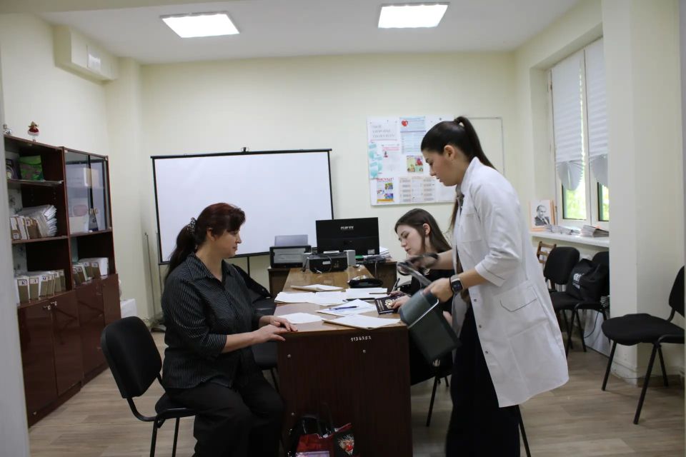 Совместно с сотрудниками администрации прошёл диспансеризацию в Городской больнице №2 города Енакиево Совместно с сотрудниками администрации прошёл диспансеризацию в Городской больнице №2 города Енакиево