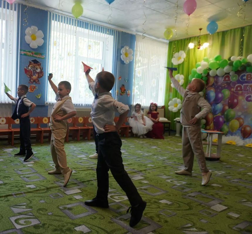 Заместитель Главы Администрации Володарского муниципального округа Салько Алина Викторовна посетила выпускной в ГБДОУ "Володарский детский сад №2 "Ромашка" Заместитель Главы Администрации Володарского муниципального округа Салько Алина Викторовна посетила выпускной в ГБДОУ "Володарский детский сад №2 "Ромашка"