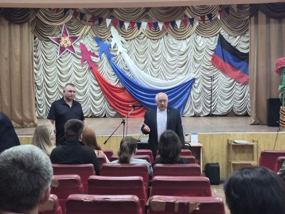 Заместители Главы Новоазовского муниципального округа сергей Харьков и Александр Володин совместно провели встречу с жителями села Безыменное