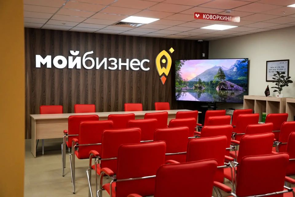 Вице-премьер Кирилл Макаров совместно с советником Главы Республики Константином Комлёнком посетили центр «Мой бизнес» в Донецке Вице-премьер Кирилл Макаров совместно с советником Главы Республики Константином Комлёнком посетили центр «Мой бизнес» в Донецке