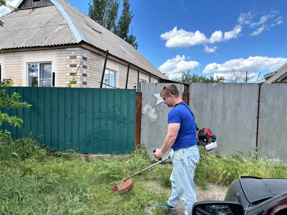 Руководитель сектора молодежной политики Амвросиевки проявил заботу и уважение Руководитель сектора молодежной политики Амвросиевки проявил заботу и уважение