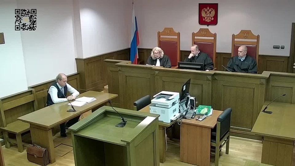 ВС России рассмотрел жалобу коммерческой организации, которой суды трех инстанций отказали в возмещении материального ущерба, причиненного бывшим генеральным директором