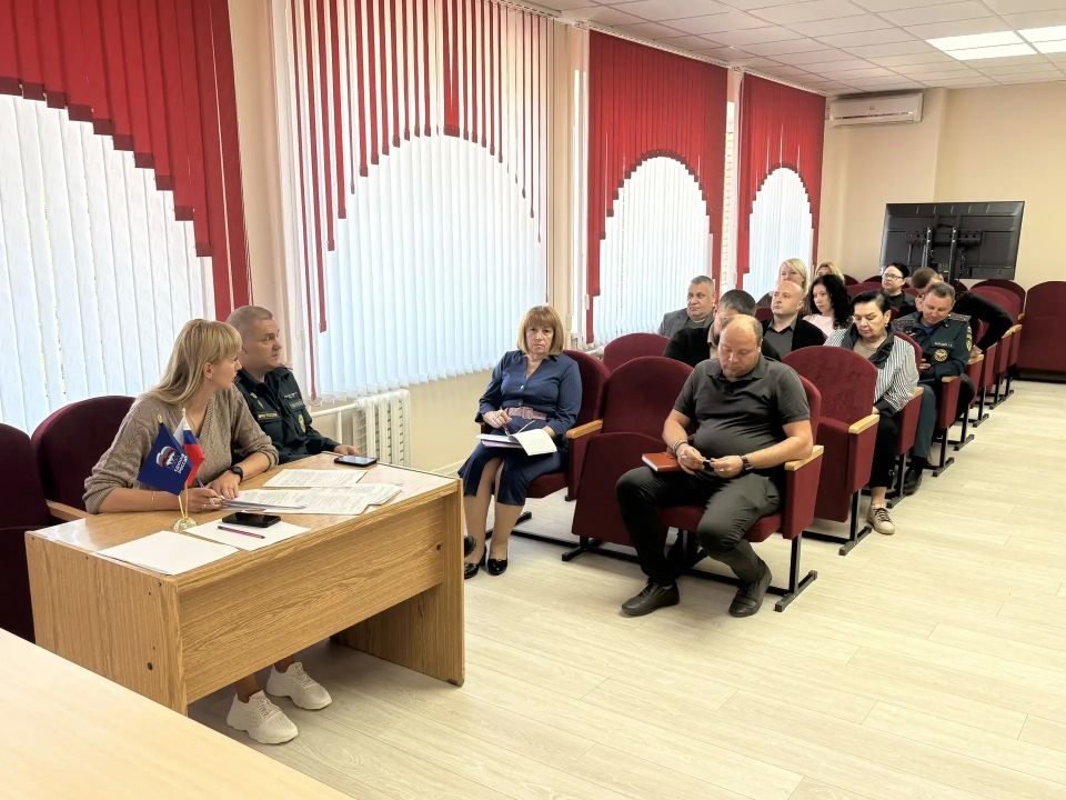 Сегодня первый заместитель главы администрации округа Юлия Рачек провела очередное заседание антитеррористической комиссии Ясиноватского муниципального округа