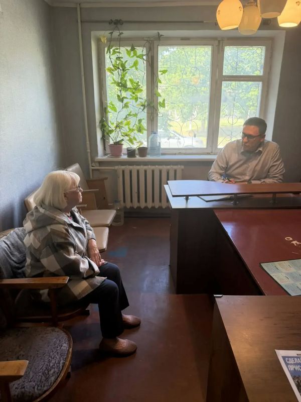 Личный прием. Агишев Руслан Аззизуловчи, депутат Снежнянского городского совета ДНР первого созыва, фракции Всероссийской политической партии «Единая Россия», провёл личный приём граждан в теркоме «Центр города» Обратились... Личный прием. Агишев Руслан Аззизуловчи, депутат Снежнянского городского совета ДНР первого созыва, фракции Всероссийской политической партии «Единая Россия», провёл личный приём граждан в теркоме «Центр города» Обратились...