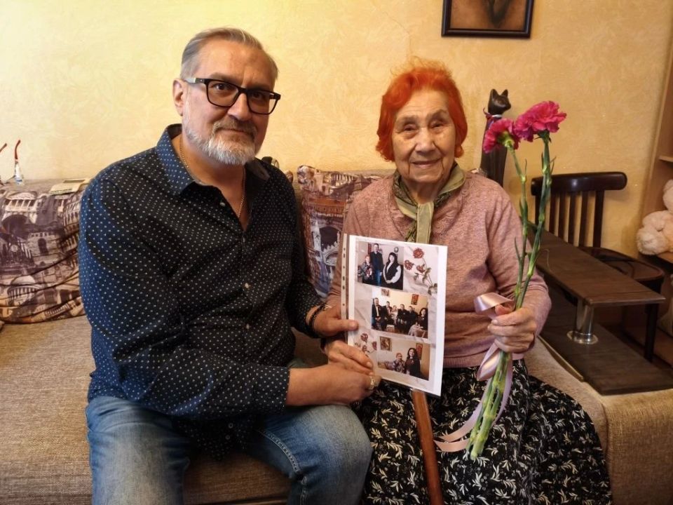 Снимки дошли до адресатов. Вчера рассказывали про Любовь Фёдоровну Юфереву — ей мы передали фотоколлаж первым Снимки дошли до адресатов. Вчера рассказывали про Любовь Фёдоровну Юфереву — ей мы передали фотоколлаж первым