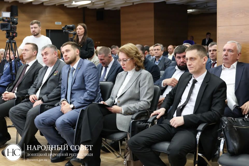 Константин Кузьмин: Вместе с коллегами заслушали отчет Правительства ДНР за 2025 год Константин Кузьмин: Вместе с коллегами заслушали отчет Правительства ДНР за 2025 год