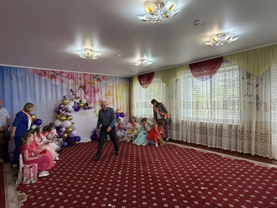 «Ягодка» провожает выпускников: счастливой дороги в страну знаний! «Ягодка» провожает выпускников: счастливой дороги в страну знаний!