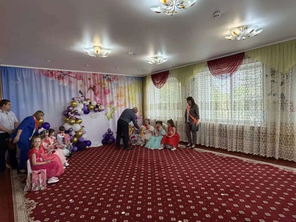 «Ягодка» провожает выпускников: счастливой дороги в страну знаний! «Ягодка» провожает выпускников: счастливой дороги в страну знаний!