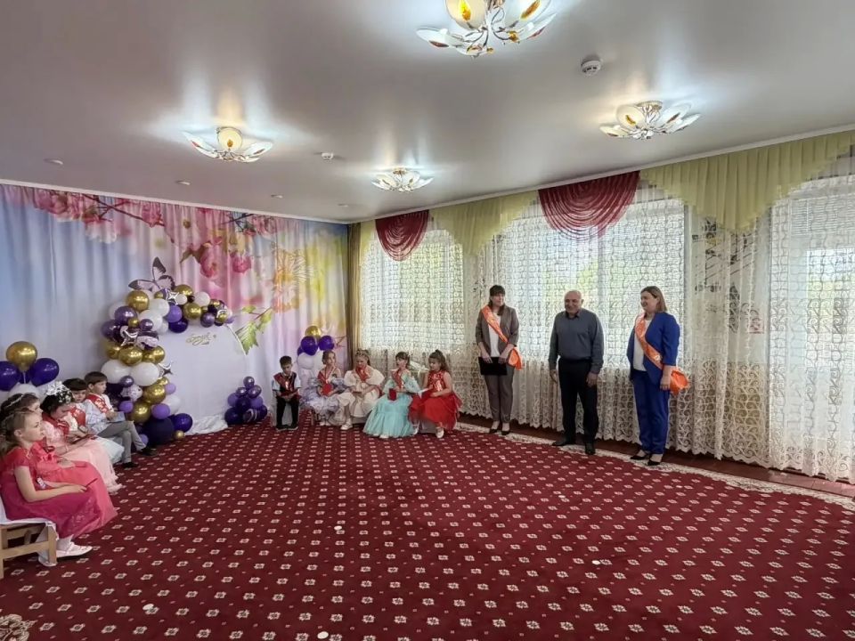 «Ягодка» провожает выпускников: счастливой дороги в страну знаний! «Ягодка» провожает выпускников: счастливой дороги в страну знаний!