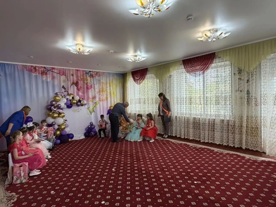 «Ягодка» провожает выпускников: счастливой дороги в страну знаний! «Ягодка» провожает выпускников: счастливой дороги в страну знаний!
