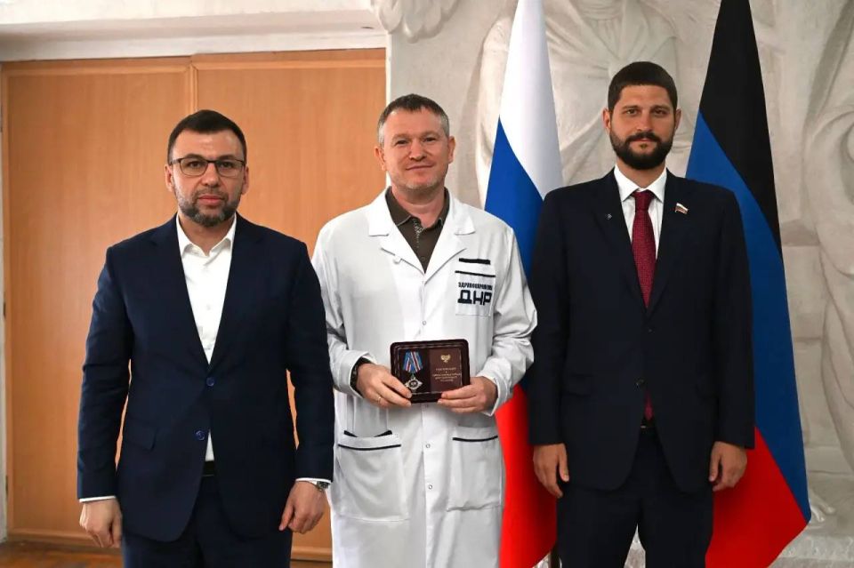 Александр Волошин: #работа_в_Республике. Продолжаю работу в Донецкой Народной Республике Александр Волошин: #работа_в_Республике. Продолжаю работу в Донецкой Народной Республике
