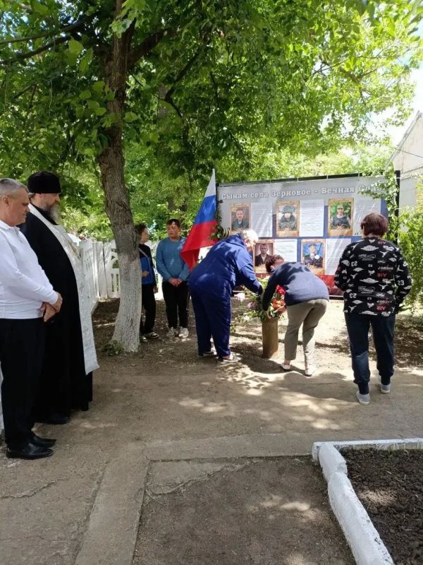 Наталья Великодная: В Троицкую родительскую субботу в селе Зерновое открыли Стену Героев Наталья Великодная: В Троицкую родительскую субботу в селе Зерновое открыли Стену Героев