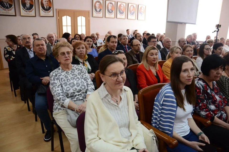 Сегодня мы отмечаем 105-летие Донецкого Национального технического университета, уникального учебного заведения, которое с самого основания в 1921 году, как и весь Донбасс, прошло через множество испытаний Сегодня мы отмечаем 105-летие Донецкого Национального технического университета, уникального учебного заведения, которое с самого основания в 1921 году, как и весь Донбасс, прошло через множество испытаний