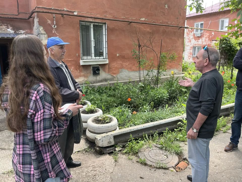 Следующую встречу управляющий делами администрации муниципального образования Александр Бабанов провел по адресу: переулок Бирюзова, д. 7