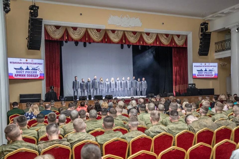 Под звуки канонады. В Центральном Доме Российской Армии выступил Донецкий республиканский академический театр кукол Под звуки канонады. В Центральном Доме Российской Армии выступил Донецкий республиканский академический театр кукол