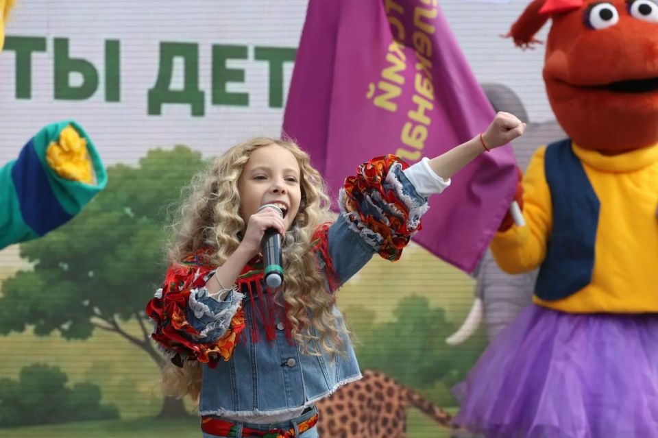 В Международный день защиты детей Первый канал проводит благотворительную акцию «Стань первым!» В Международный день защиты детей Первый канал проводит благотворительную акцию «Стань первым!»