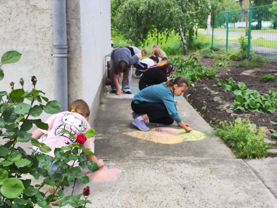 Ключ от лета. В клубе пгт Карло-Марксово прошла детская игровая программа «Игрополис», приуроченная ко Дню защиты детей Ключ от лета. В клубе пгт Карло-Марксово прошла детская игровая программа «Игрополис», приуроченная ко Дню защиты детей