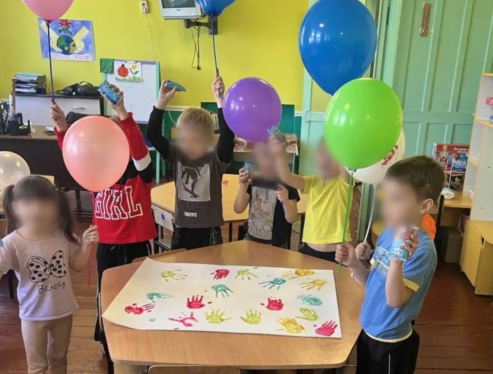 Сотрудницы ИК-3 поздравили малышей с Днем защиты детей Сотрудницы ИК-3 поздравили малышей с Днем защиты детей
