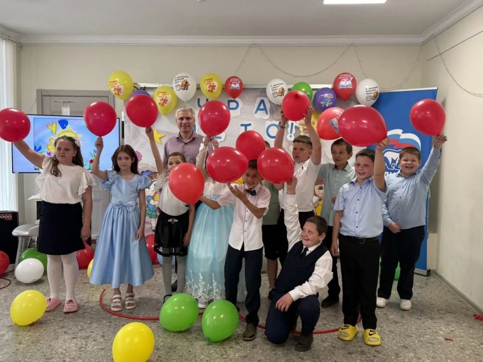В клубе села Бирюки прошла развлекательная программа для детей "Детство-страна чудес"