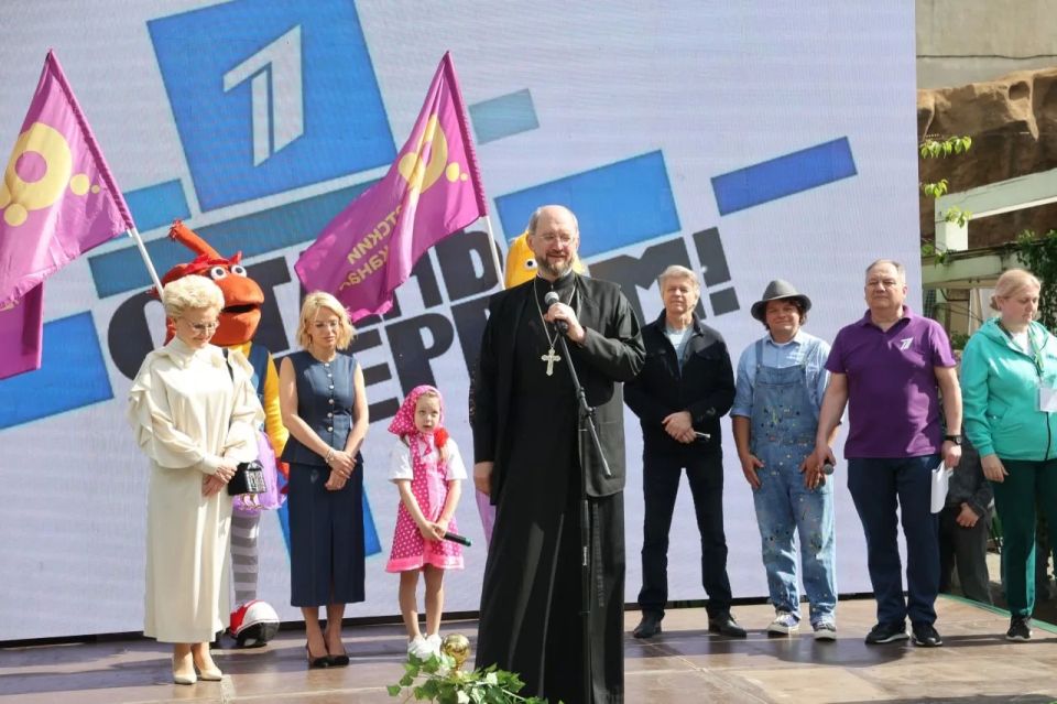 В Международный день защиты детей Первый канал проводит благотворительную акцию «Стань первым!» В Международный день защиты детей Первый канал проводит благотворительную акцию «Стань первым!»