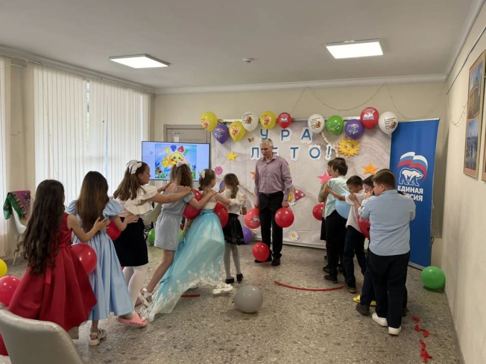 В клубе села Бирюки прошла развлекательная программа для детей "Детство-страна чудес" В клубе села Бирюки прошла развлекательная программа для детей "Детство-страна чудес"