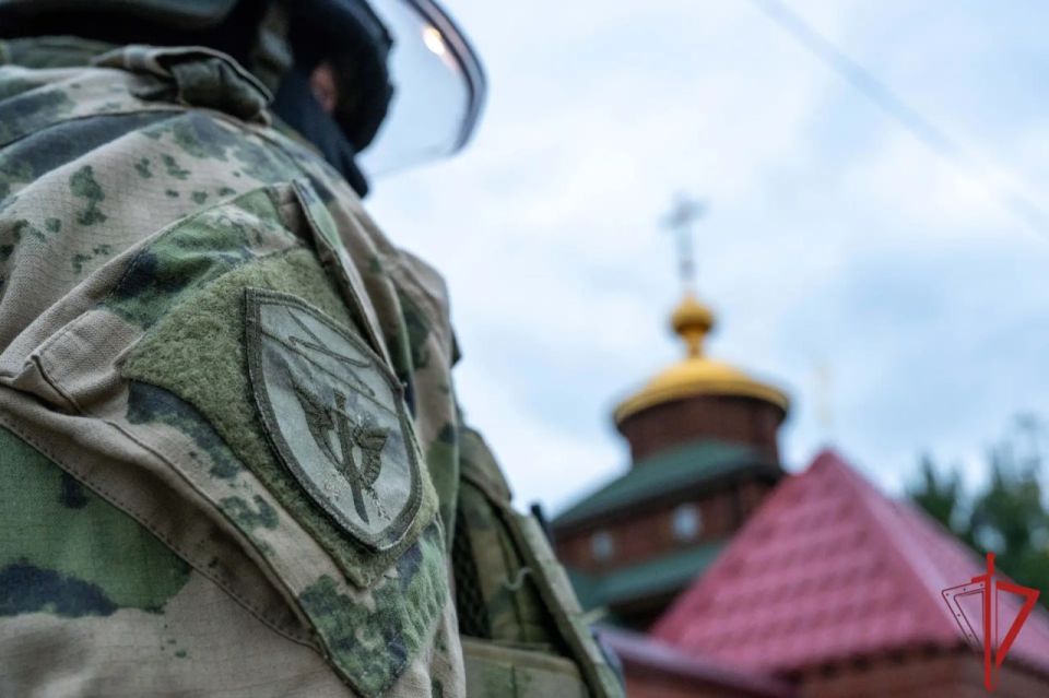 Росгвардейцы приняли участие в обеспечении общественной безопасности в период празднования Троицы на территории ДНР Росгвардейцы приняли участие в обеспечении общественной безопасности в период празднования Троицы на территории ДНР