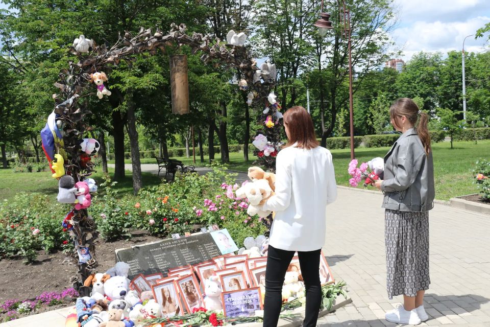 Акция памяти в День защиты детей на Аллее Ангелов Акция памяти в День защиты детей на Аллее Ангелов
