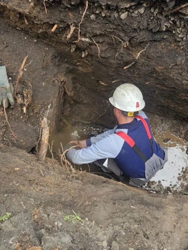 Самарцы отремонтировали водоотведение в Снежном Самарцы отремонтировали водоотведение в Снежном