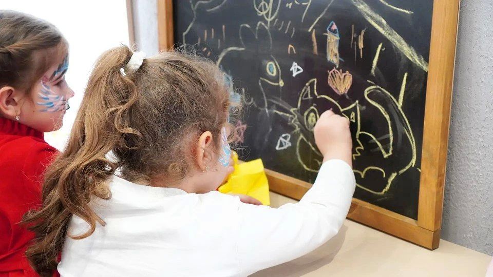Мир детства в цветных ладошках: творческая мастерская Мир детства в цветных ладошках: творческая мастерская