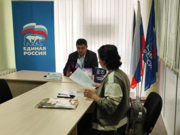 27 мая депутат Народного Совета ДНР Сергей Ярош провел прием в общественной приемной Амвросиевского местного отделения Всероссийской политической партии «Единая Россия»