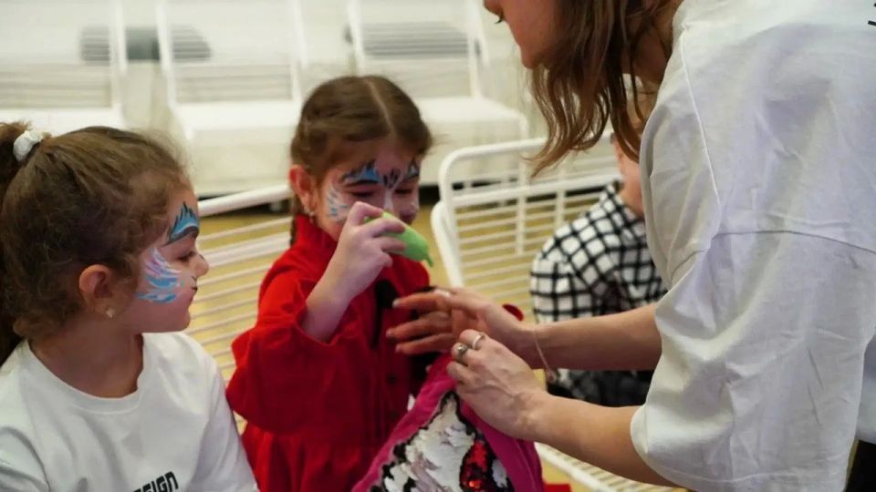 Мир детства в цветных ладошках: творческая мастерская Мир детства в цветных ладошках: творческая мастерская