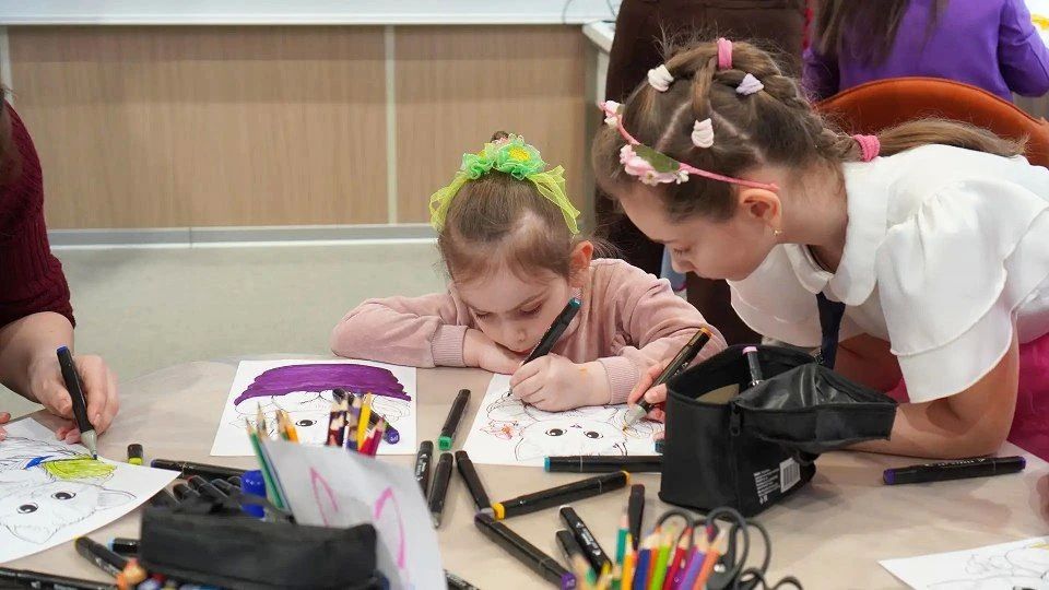 Мир детства в цветных ладошках: творческая мастерская Мир детства в цветных ладошках: творческая мастерская