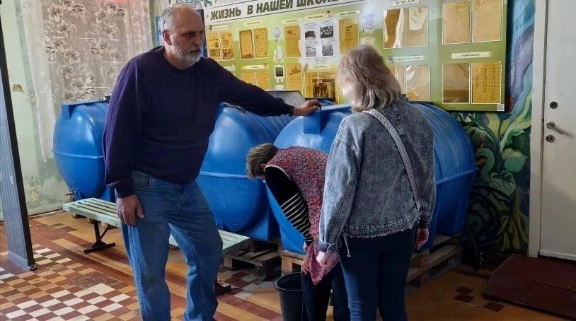 2 июня 2026 года депутаты Горловского городского совета от «Единой России» — Роман Конев, Олег Сладкевич, Максим Лебедев и Эдуард Полепкин — посетили места подвоза воды и осуществили адресную доставку 2 июня 2026 года депутаты Горловского городского совета от «Единой России» — Роман Конев, Олег Сладкевич, Максим Лебедев и Эдуард Полепкин — посетили места подвоза воды и осуществили адресную доставку