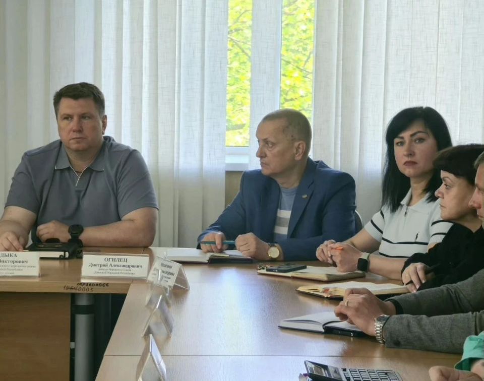 Дмитрий Огилец: В рамках своей депутатской деятельности принял участие в отчётно-установочном аппаратном совещании, под председательством главы администрации г.о.Харцызск Поплавского Евгения Валентиновича с участием... Дмитрий Огилец: В рамках своей депутатской деятельности принял участие в отчётно-установочном аппаратном совещании, под председательством главы администрации г.о.Харцызск Поплавского Евгения Валентиновича с участием...
