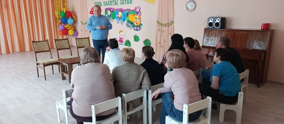 Сегодня, 2 июня 2026 года, в рамках проектов «Управдом» и "Школа ЖКХ", депутат Донецкого городского Совета ДНР Михаил Рыбаков провел встречу с трудовым коллективом ГКДОУ "Детский сад комбинированного № 78 г. о. Донецк" по...