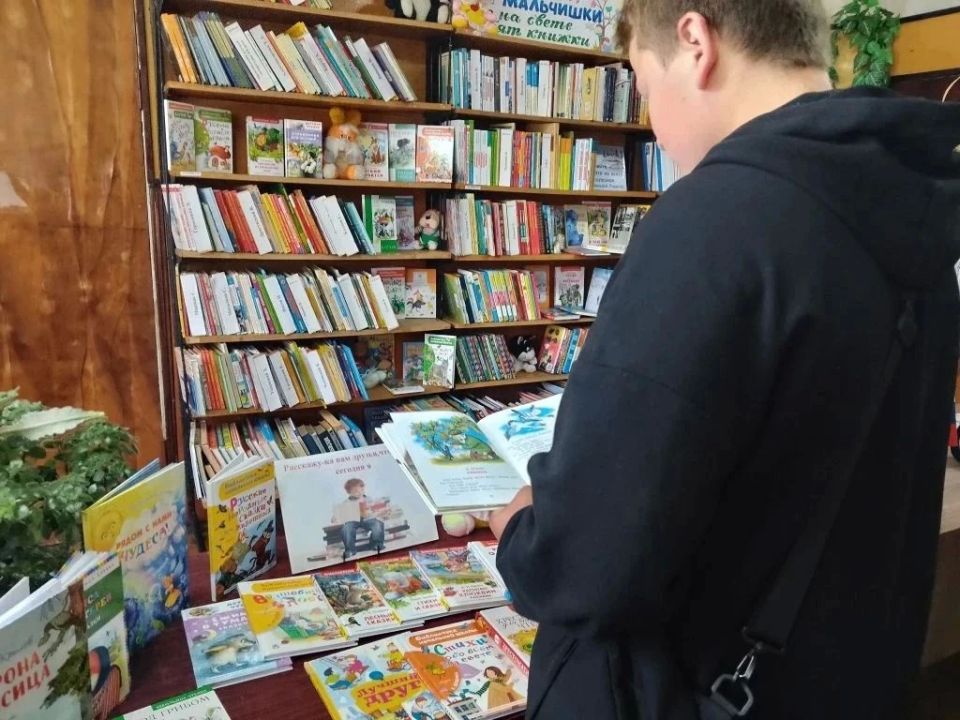 Час затей «Счастье, солнце, дружба – вот что детям нужно» Час затей «Счастье, солнце, дружба – вот что детям нужно»