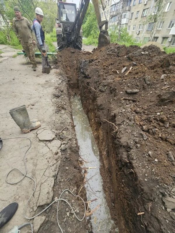 Самарцы отремонтировали водоотведение в Снежном Самарцы отремонтировали водоотведение в Снежном