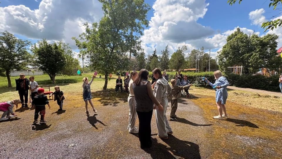 Наталья Великодная: Веселыми играми отметили День защиты детей в селе Кузнецово-Михайловка Наталья Великодная: Веселыми играми отметили День защиты детей в селе Кузнецово-Михайловка