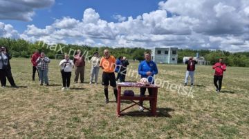 1 июня в Донецке на спортивной базе Спортивной школы олимпийского резерва №15 «Дончанка» состоялось Открытое первенство г.о. Донецк по футболу среди девушек, посвященное Дню защиты детей