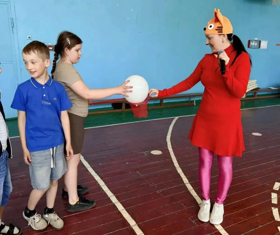 Сегодня в школьном лагере ГБОУ «СШ №17 г.о. Харцызск» — море улыбок и энергии! Сегодня в школьном лагере ГБОУ «СШ №17 г.о. Харцызск» — море улыбок и энергии!