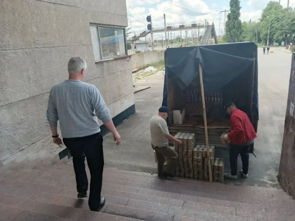 Денис Зубов: Помощь Иловайску. В рамках проекта «Мы Вместе» Всероссийской политической партии Единая Россия, при поддержки администрации городского округа Иловайск оказана адресная помощь от волонтерской группы «От сердца к... Денис Зубов: Помощь Иловайску. В рамках проекта «Мы Вместе» Всероссийской политической партии Единая Россия, при поддержки администрации городского округа Иловайск оказана адресная помощь от волонтерской группы «От сердца к...