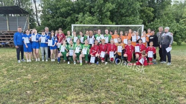 1 июня в Донецке на спортивной базе Спортивной школы олимпийского резерва №15 «Дончанка» состоялось Открытое первенство г.о. Донецк по футболу среди девушек, посвященное Дню защиты детей 1 июня в Донецке на спортивной базе Спортивной школы олимпийского резерва №15 «Дончанка» состоялось Открытое первенство г.о. Донецк по футболу среди девушек, посвященное Дню защиты детей