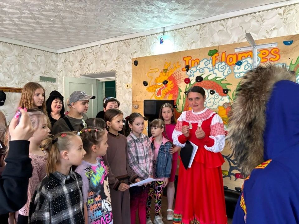 В Снежном проведен квест «Знакомство с народами России» В Снежном проведен квест «Знакомство с народами России»