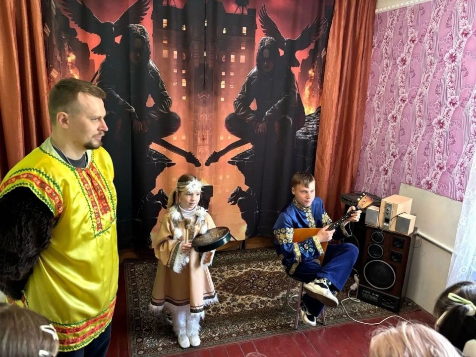 В Снежном проведен квест «Знакомство с народами России» В Снежном проведен квест «Знакомство с народами России»