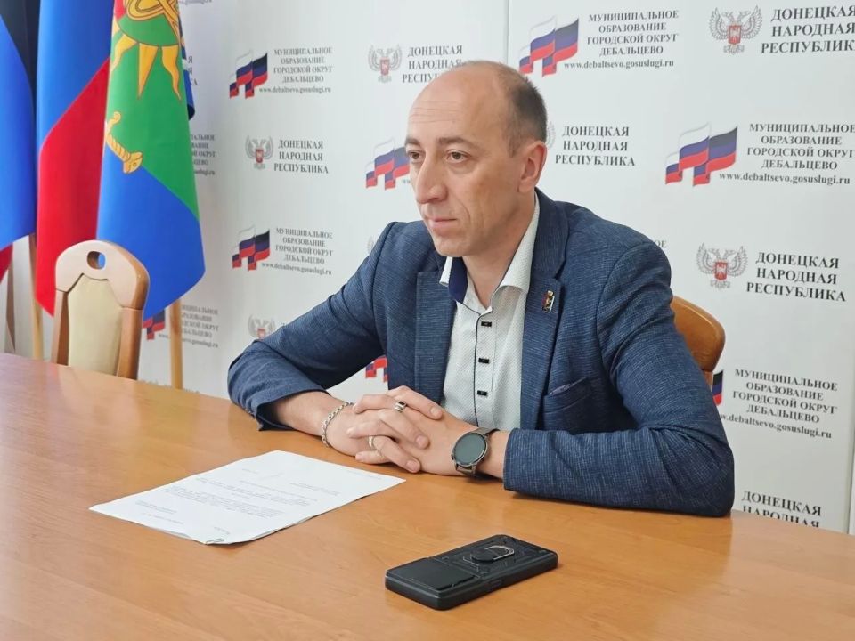 03 июня 2026 г. заместитель главы администрации городского округа Дебальцево Евгений Глебов провёл заседание комиссии по подготовке объектов жилищнокоммунального хозяйства и социальной сферы к работе в осеннезимний период...