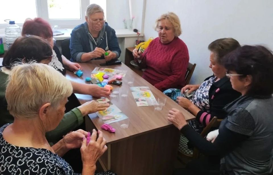 Лето в пластилине: яркие краски и теплые улыбки в Центре социального обслуживания Лето в пластилине: яркие краски и теплые улыбки в Центре социального обслуживания