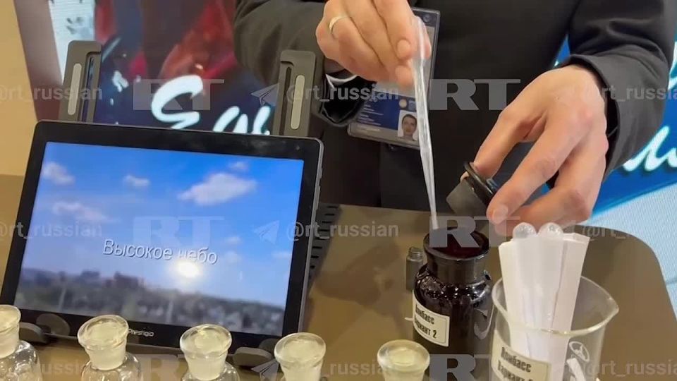 «Город роз», «Знойные подсолнухи» и «Дымные терриконы»: на стенде ДНР на ПМЭФ можно создать собственный аромат