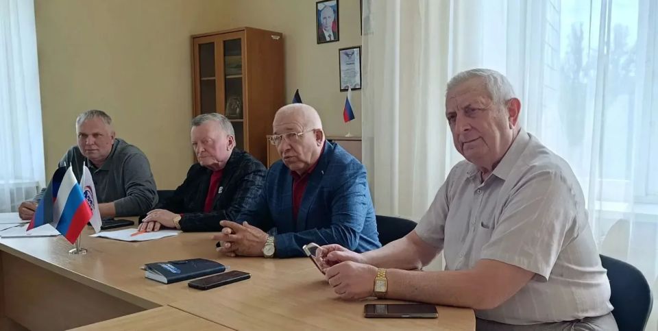 Наталья Бегуненко: В рамках проекта «УПРАВДОМ» в Управе Петровского внутригородского района Администрации г.о. Донецк прошло рабочее совещание по вопросам жилищно-коммунального характера